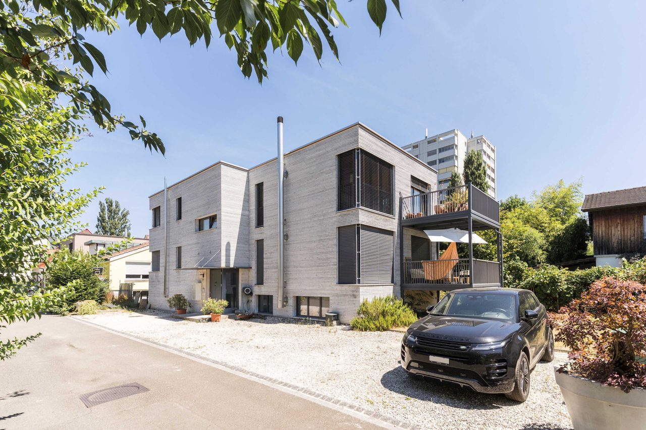 Neubau mit Holzfassade — Allschwil