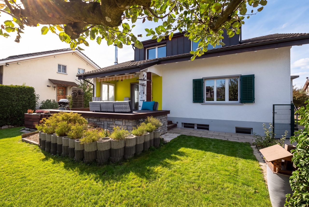 Einfamilienhaus mit Garten — Suhr
