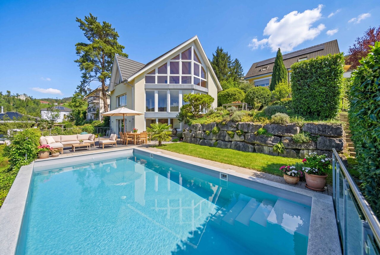 Villa Poolside