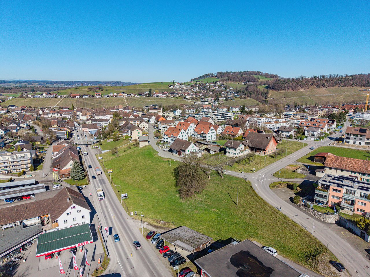 Baulandparzelle in Eglisau vor der Überbauung, Drohnenaufnahme
