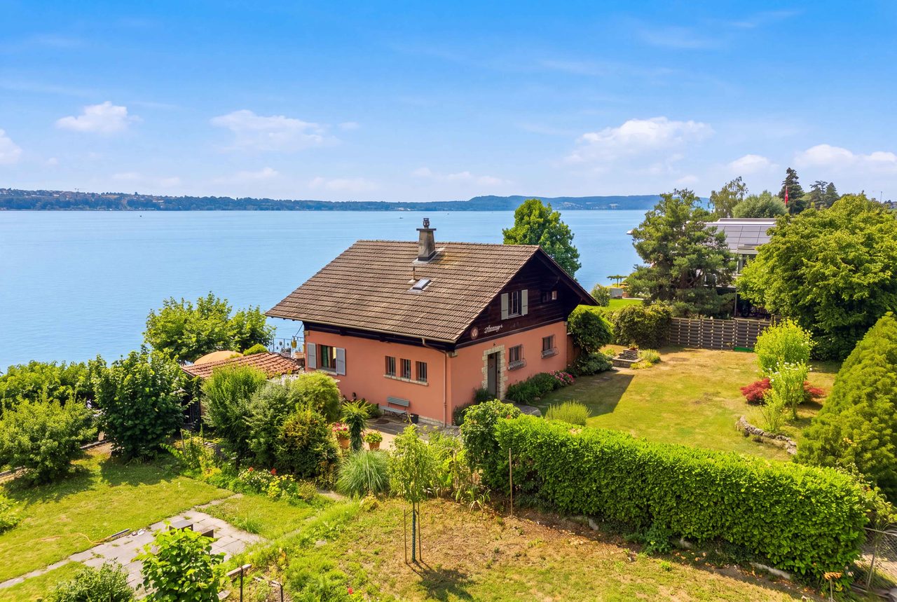 Bestehendes Wohnhaus in Twann am Bielersee, Drohnenaufnahme