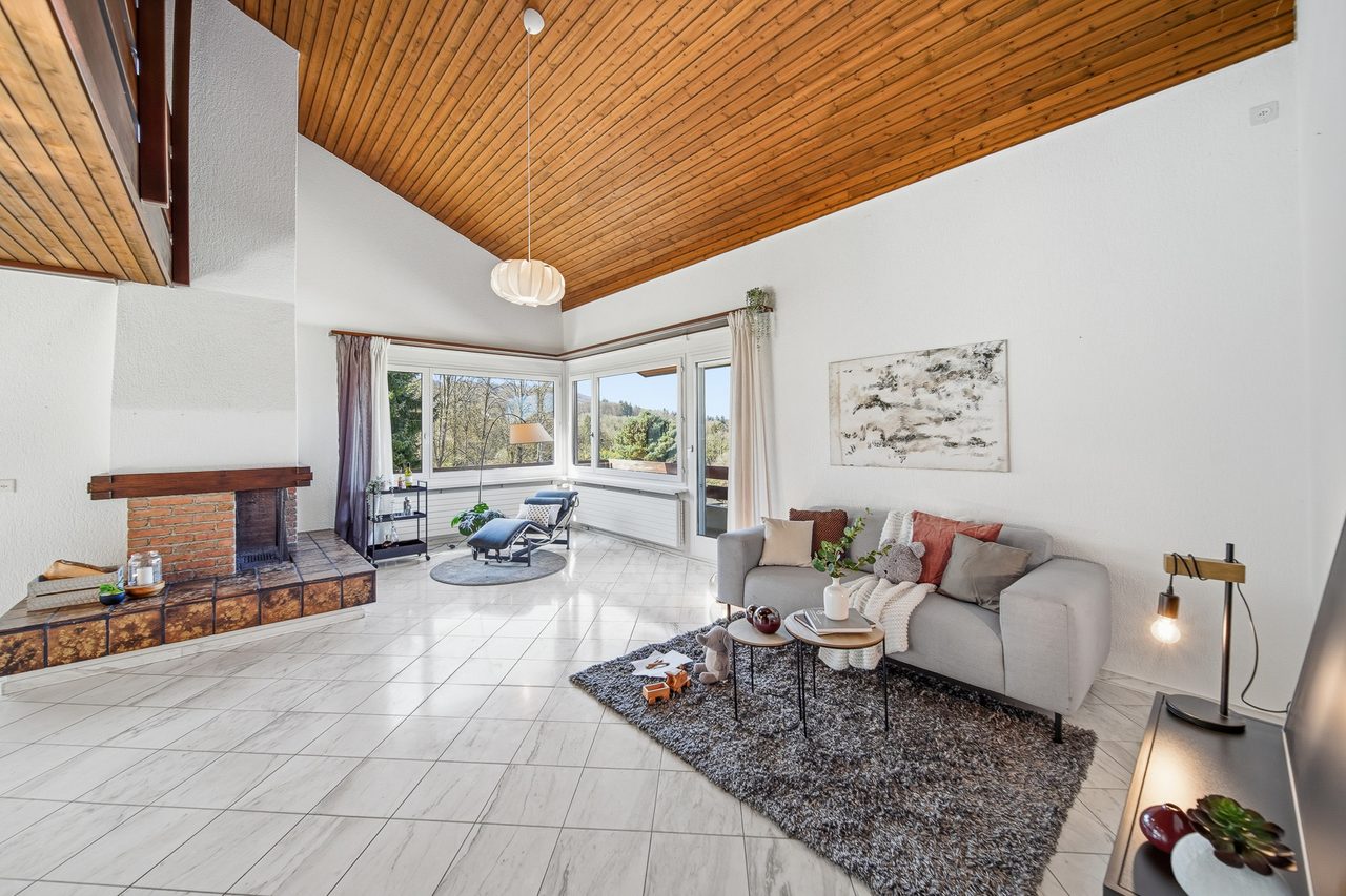 Home Staging Wohnraum mit Cheminée